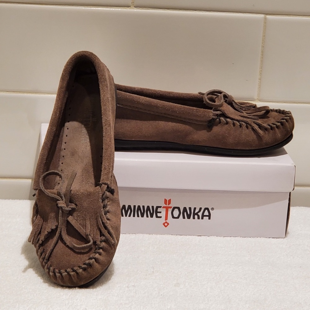 MINNETONKA Suede Classic Driver Tan Loafer